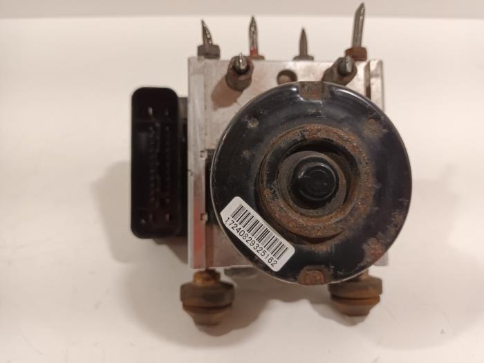 Begagnade ABS-pump Suzuki Swift Pris € 149,95 Marginaltabell erbjuds av Van der Ven Autorecycling B.V.
