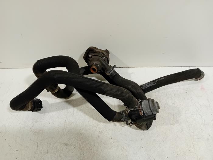 Begagnade Vattenpump Mercedes GLE Pris € 55,00 Marginaltabell erbjuds av Van der Ven Autorecycling B.V.