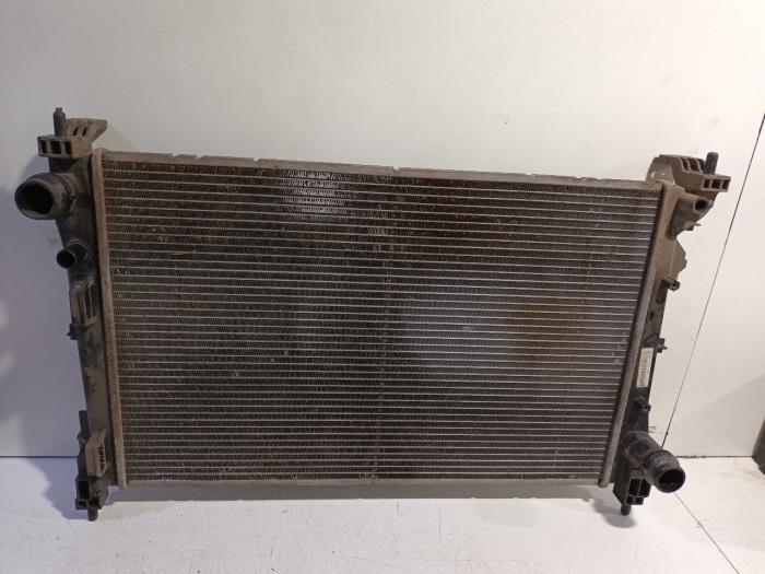 Usagé Radiateur Opel Combo Prix € 70,00 Règlement à la marge proposé par Van der Ven Autorecycling B.V.