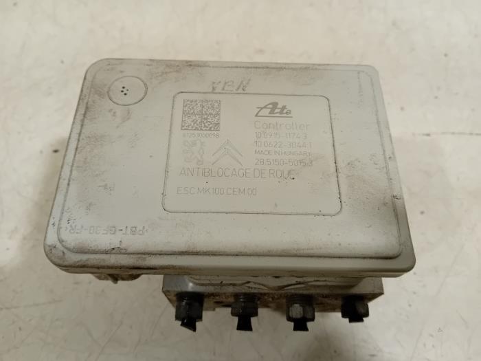 Used ABS pump Peugeot 208 Price € 29,95 Margin scheme offered by Van der Ven Autorecycling B.V.