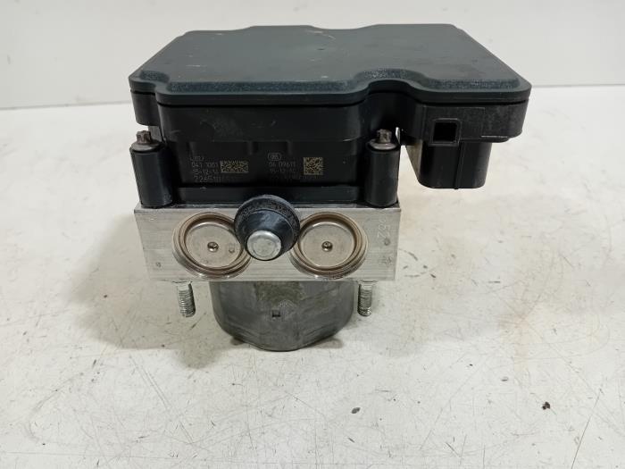 Begagnade ABS-pump Opel Corsa Pris € 55,00 Marginaltabell erbjuds av Van der Ven Autorecycling B.V.