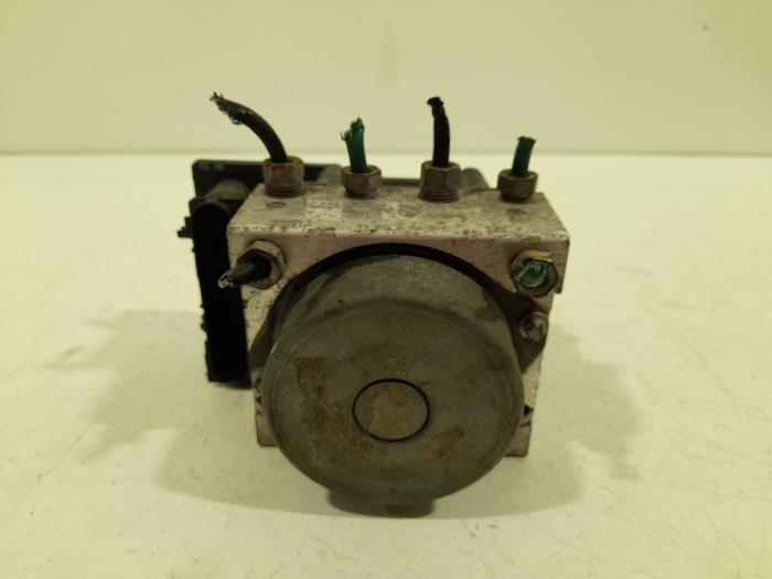 Gebrauchte ABS Pumpe Renault Megane Scenic Preis € 25,00 Margenregelung angeboten von Van der Ven Autorecycling B.V.