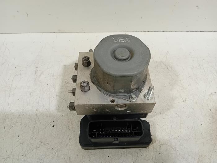 Begagnade ABS-pump Smart Forfour Pris € 20,00 Marginaltabell erbjuds av Van der Ven Autorecycling B.V.