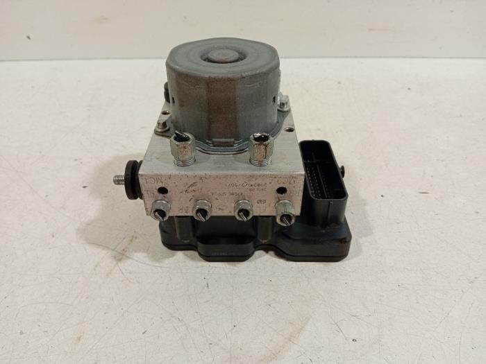Usagé Pompe ABS Nissan Micra Prix € 15,00 Règlement à la marge proposé par Van der Ven Autorecycling B.V.