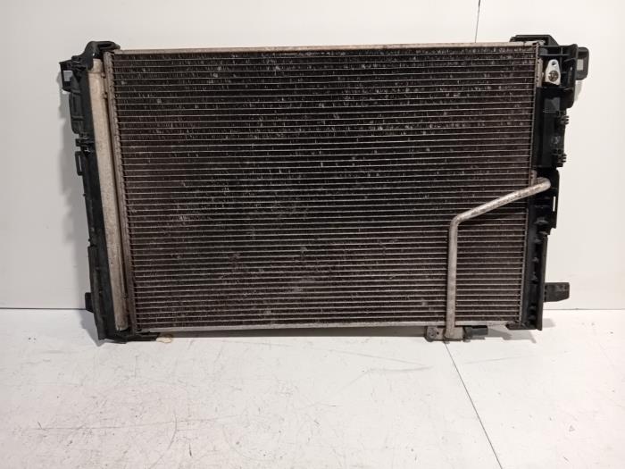 Begagnade AC-radiator Mercedes E-Klasse Pris € 50,00 Marginaltabell erbjuds av Van der Ven Autorecycling B.V.
