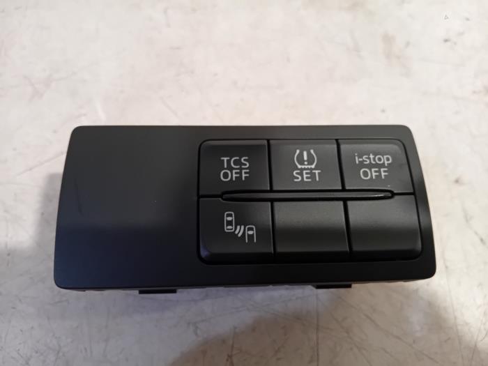 Usados Interruptor ESP Mazda CX-5 Precio € 60,00 Norma de margen ofrecido por Van der Ven Autorecycling B.V.