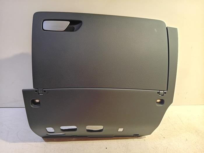Begagnade Handskfack Audi A3 Pris € 20,00 Marginaltabell erbjuds av Van der Ven Autorecycling B.V.