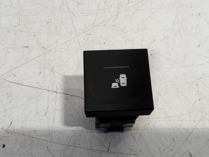 Usados Interruptor PDC Dacia Duster Precio € 10,00 Norma de margen ofrecido por Van der Ven Autorecycling B.V.