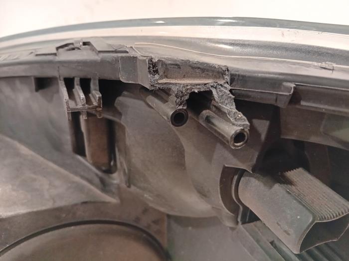 Używane Reflektor prawy Opel Zafira Cena € 199,99 Procedura marży oferowane przez Van der Ven Autorecycling B.V.