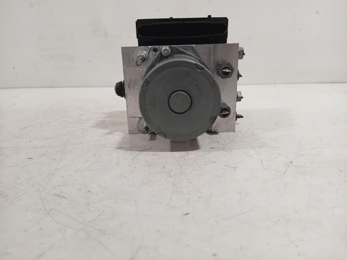 Gebrauchte ABS Pumpe Landrover Discovery Preis € 160,00 Margenregelung angeboten von Van der Ven Autorecycling B.V.