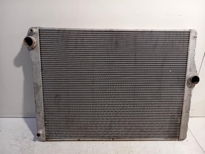 Usagé Radiateur BMW 5-Série Prix € 170,00 Règlement à la marge proposé par Van der Ven Autorecycling B.V.