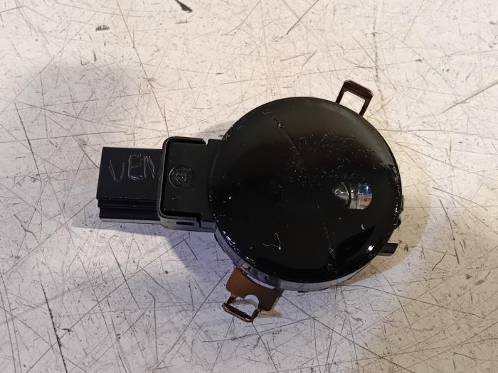 Begagnade Regnsensor Renault Captur Pris € 20,00 Marginaltabell erbjuds av Van der Ven Autorecycling B.V.