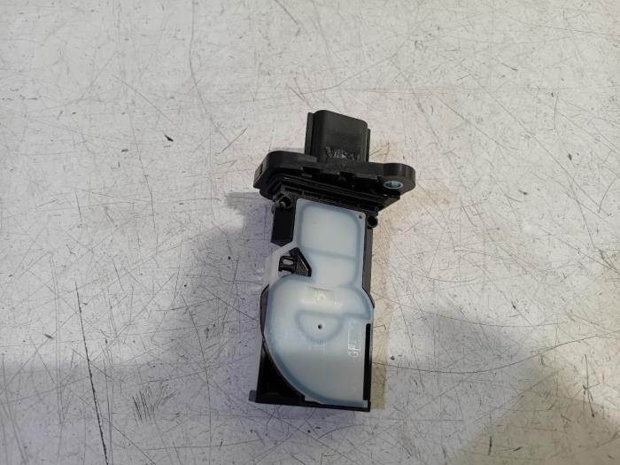 Gebrauchte Luftmassenmesser Renault Captur Preis € 45,00 Margenregelung angeboten von Van der Ven Autorecycling B.V.