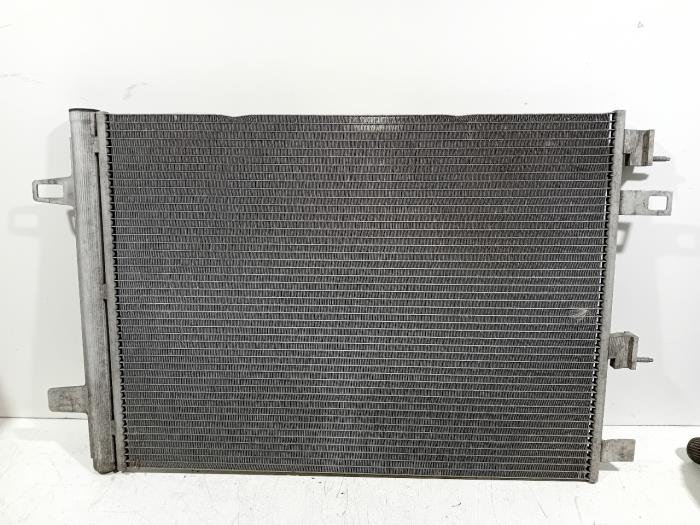 Usagé Radiateur clim Mercedes A-Klasse Prix € 45,00 Règlement à la marge proposé par Van der Ven Autorecycling B.V.