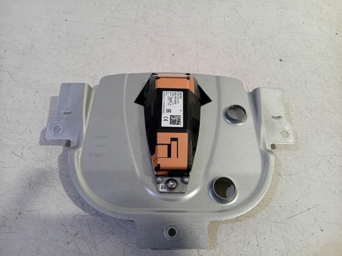 Używane Antena GPS BMW IX Cena € 40,00 Procedura marży oferowane przez Van der Ven Autorecycling B.V.