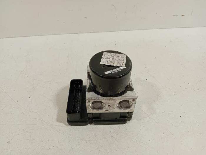 Begagnade ABS-pump Ford Focus Pris € 85,00 Marginaltabell erbjuds av Van der Ven Autorecycling B.V.