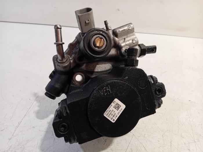 Usagé Pompe carburant mécanique Mercedes C-Klasse Prix € 170,00 Règlement à la marge proposé par Van der Ven Autorecycling B.V.