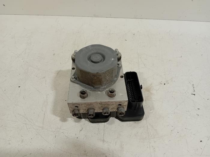Begagnade ABS-pump Fiat Panda Pris € 120,00 Marginaltabell erbjuds av Van der Ven Autorecycling B.V.