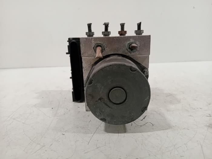 Usagé Pompe ABS Mercedes B-Klasse Prix € 70,00 Règlement à la marge proposé par Van der Ven Autorecycling B.V.
