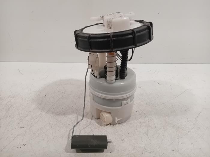Usagé Pompe à carburant Renault Clio Prix € 65,00 Règlement à la marge proposé par Van der Ven Autorecycling B.V.