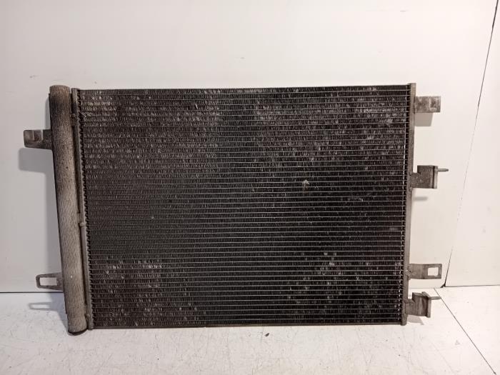 Usagé Radiateur clim Mercedes Citan Prix € 69,99 Règlement à la marge proposé par Van der Ven Autorecycling B.V.