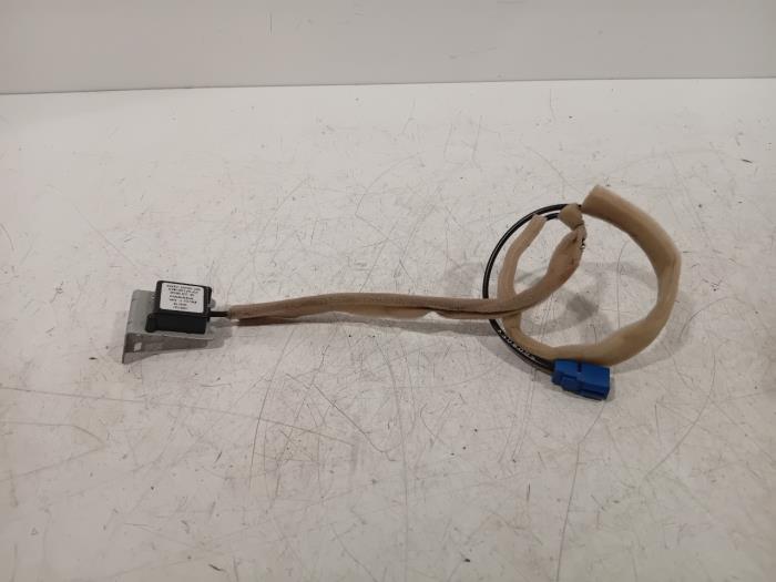 Używane Antena GPS Suzuki Vitara Cena € 105,00 Procedura marży oferowane przez Van der Ven Autorecycling B.V.
