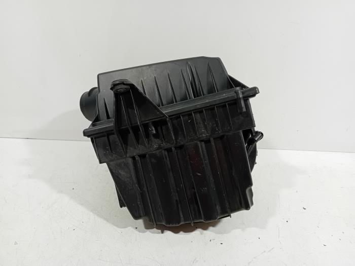 Gebrauchte Luftfiltergehäuse Landrover Evoque Preis € 60,00 Margenregelung angeboten von Van der Ven Autorecycling B.V.