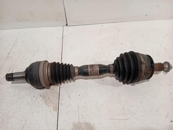 Gebrauchte Antriebswelle links vorne Mercedes CLA Preis € 90,00 Margenregelung angeboten von Van der Ven Autorecycling B.V.