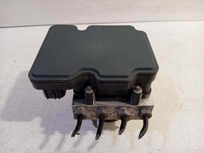 Gebrauchte ABS Pumpe Opel Astra Preis € 155,00 Margenregelung angeboten von Van der Ven Autorecycling B.V.