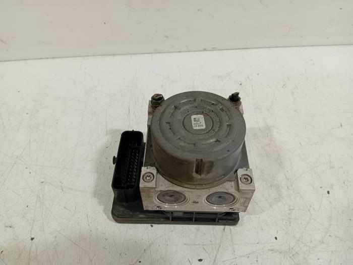 Usagé Pompe ABS Skoda Octavia Prix € 105,00 Règlement à la marge proposé par Van der Ven Autorecycling B.V.
