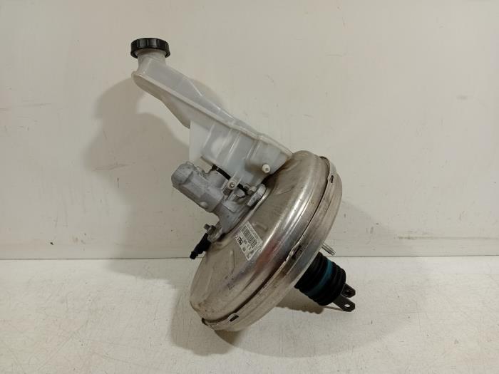 Usagé Servo frein Mercedes CLA Prix € 50,00 Règlement à la marge proposé par Van der Ven Autorecycling B.V.
