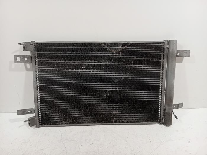 Usagé Radiateur clim Citroen C4 Grand Picasso Prix € 70,00 Règlement à la marge proposé par Van der Ven Autorecycling B.V.
