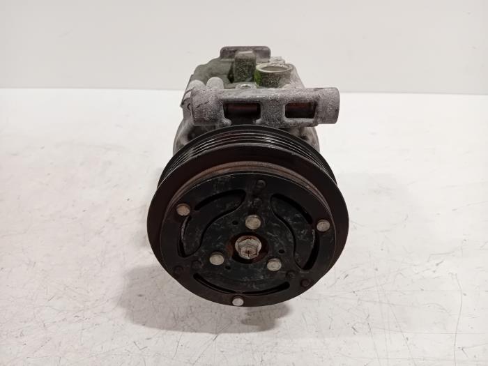 Usagé Compresseur de clim Fiat 500 Prix € 17,00 Règlement à la marge proposé par Van der Ven Autorecycling B.V.