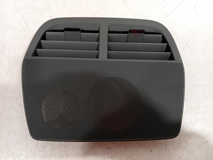 Używane Grill Polestar 2 Cena € 45,00 Procedura marży oferowane przez Van der Ven Autorecycling B.V.
