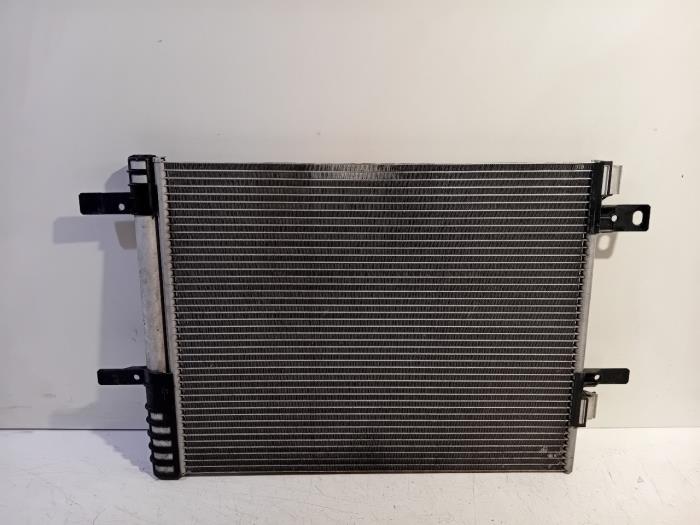 Usagé Radiateur clim Peugeot 5008 Prix € 54,95 Règlement à la marge proposé par Van der Ven Autorecycling B.V.