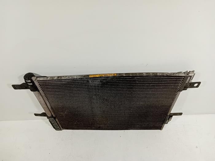 Usagé Radiateur clim Peugeot 3008 Prix € 54,95 Règlement à la marge proposé par Van der Ven Autorecycling B.V.