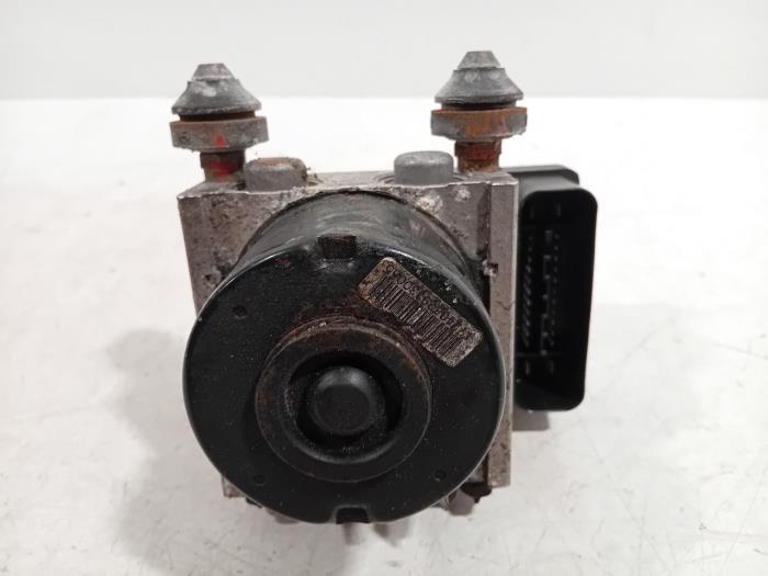 Gebrauchte ABS Pumpe Suzuki Swift Preis € 149,95 Margenregelung angeboten von Van der Ven Autorecycling B.V.