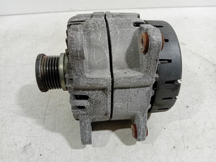 Gebrauchte Dynamo Audi A4 Preis € 70,00 Margenregelung angeboten von Van der Ven Autorecycling B.V.