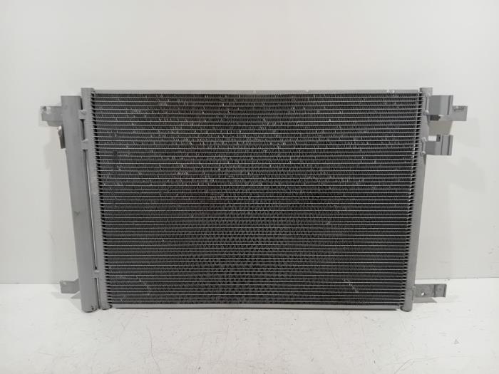 Usagé Radiateur clim Volkswagen Golf Prix € 50,00 Règlement à la marge proposé par Van der Ven Autorecycling B.V.