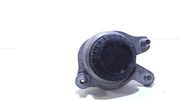 Usagé Support moteur Mercedes C-Klasse Prix € 12,00 Règlement à la marge proposé par Van der Ven Autorecycling B.V.