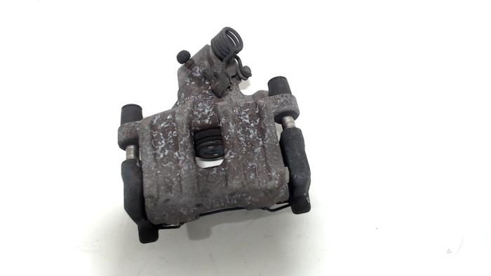 Gebrauchte Bremszange rechts hinten Ford Focus Preis € 15,00 Margenregelung angeboten von Van der Ven Autorecycling B.V.