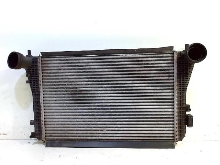 Usados Intercooler Volkswagen Passat Precio € 21,00 Norma de margen ofrecido por Van der Ven Autorecycling B.V.