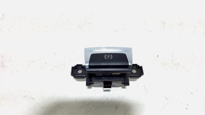 Gebrauchte Handbremse Schalter Peugeot 308 Preis € 12,00 Margenregelung angeboten von Van der Ven Autorecycling B.V.