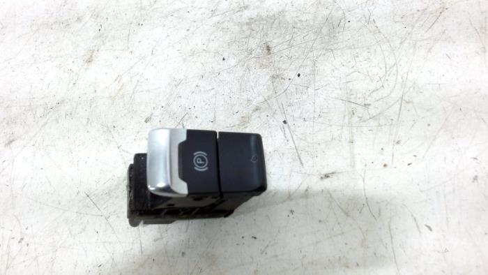 Gebrauchte Handbremse Schalter Audi A4 Preis € 12,50 Margenregelung angeboten von Van der Ven Autorecycling B.V.