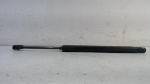 Begagnade Set med gasfjädrar, baklucka Opel Zafira Pris € 12,50 Marginaltabell erbjuds av Van der Ven Autorecycling B.V.