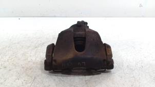 Begagnade Främre bromsok, vänster Ford Focus Pris € 25,00 Marginaltabell erbjuds av Van der Ven Autorecycling B.V.