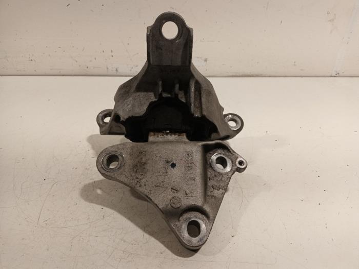 Used Engine mount Honda Civic Price € 85,00 Margin scheme offered by Van der Ven Autorecycling B.V.