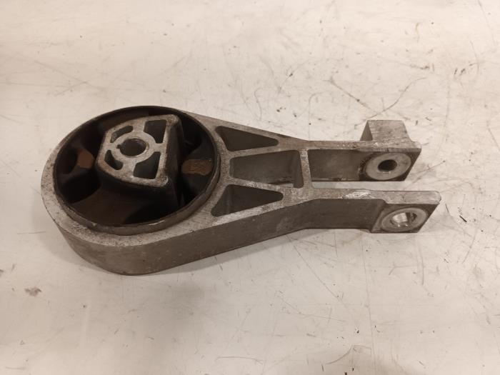 Usagé Support moteur Opel Adam Prix € 15,00 Règlement à la marge proposé par Van der Ven Autorecycling B.V.