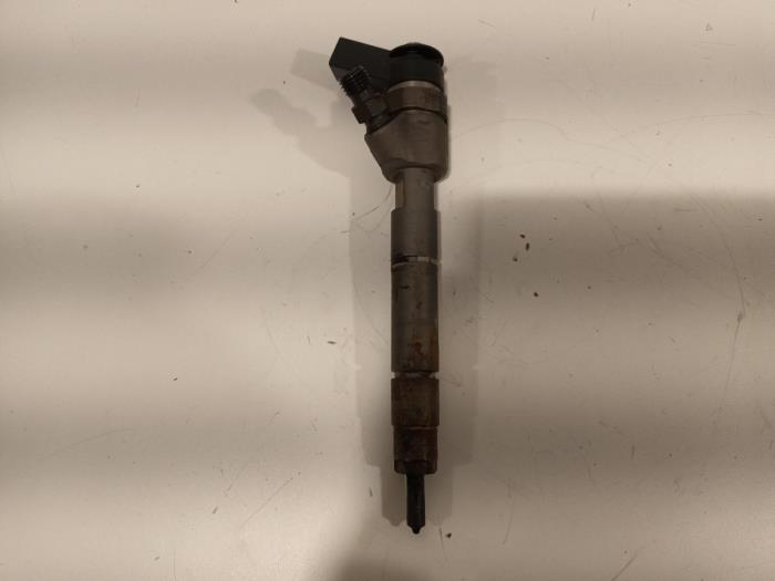 Usagé Injecteurs Mercedes B-Klasse Prix € 60,00 Règlement à la marge proposé par Van der Ven Autorecycling B.V.