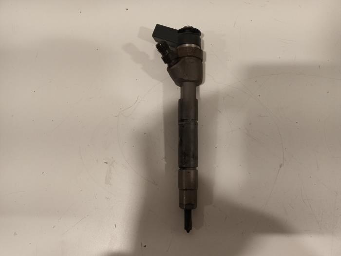 Usagé Injecteurs Mercedes B-Klasse Prix € 60,00 Règlement à la marge proposé par Van der Ven Autorecycling B.V.